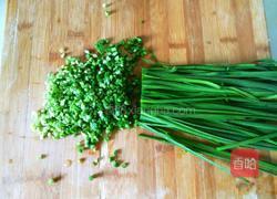 韭菜鸡蛋饺子的做法图解1