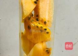 鲜榨哈密瓜百香果汁的做法图解2