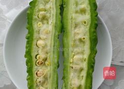 柿子椒炒苦瓜的做法图解1