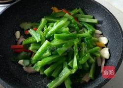 柿子椒炒苦瓜的做法图解8