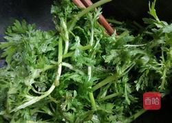 生拌茼蒿菜的做法图解1