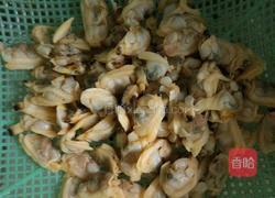 六耳韭炒蚬子肉的做法图解1