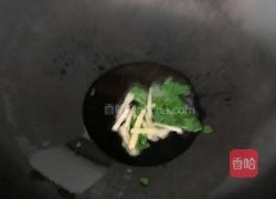 小蘑菇炖鸡腿的做法图解6