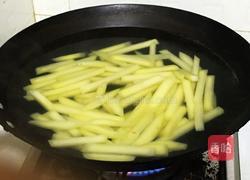 炸土豆条的做法图解2