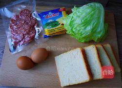 萨拉米风干肠三明治的做法图解1