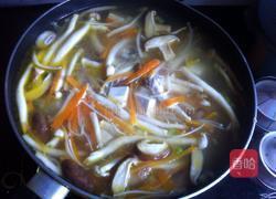 菌菇豆腐汤的做法图解8