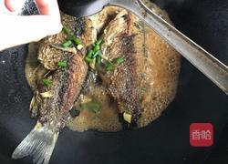 香煎鲫鱼的做法图解7