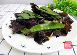 荷兰豆炒黑木耳的做法图解1