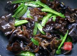 荷兰豆炒黑木耳的做法图解5