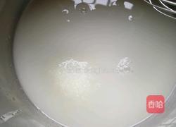 玉米面芝麻发糕的做法图解1