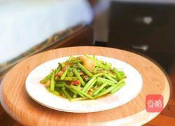 椒盐咸肉炒芦蒿的做法图解11