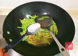 椒盐咸肉炒芦蒿的做法图解9