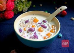 西米牛奶煮芋圆的做法图解1