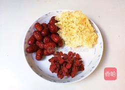 枸杞红枣银耳汤的做法图解1