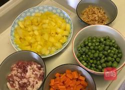 杂锦菠萝炒饭的做法图解2