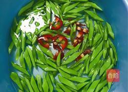 扁豆炒双肠的做法图解1