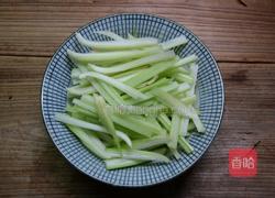 西芹炒肉丝的做法图解2