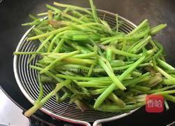 菠菜梗炒肉的做法图解4