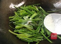 蒜香菠菜梗的做法图解7
