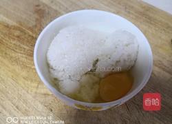 米饭鸡蛋饼的做法图解1