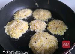 米饭鸡蛋饼的做法图解4