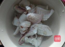 西芹溜鱿鱼肉片的做法图解7