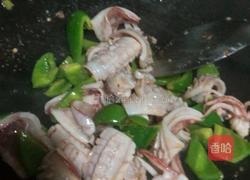 青椒炒鱿鱼的做法图解4