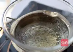 Illustration of how to make caramel banana mousse 9