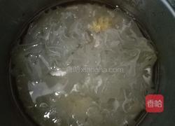 桃胶银耳羹的做法图解2