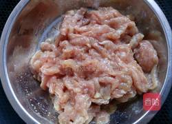 胡萝卜炒木耳的做法图解3