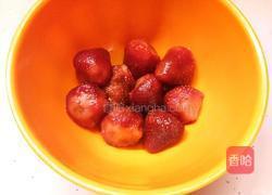 黄桃草莓水果罐头的做法图解3