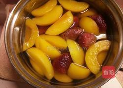 黄桃草莓水果罐头的做法图解4