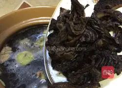 Illustration of the recipe of black bearfoot mushroom and fresh bamboo shoots and native chicken soup 9