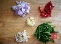 尖椒熘肥肠的做法图解2