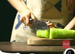 春季清热解毒开胃凉菜凉拌青笋丝的做法图解2