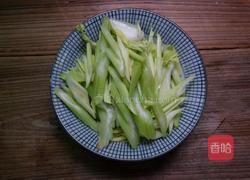 芹菜炒肉的做法图解2