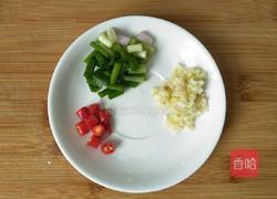 凉拌芹菜叶的做法图解2