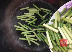 蒜苔炒腊肉的做法图解5