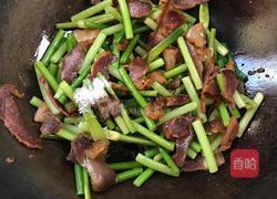 蒜苔炒腊肉的做法图解9