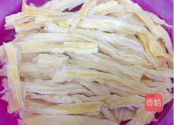 腐竹鸡腿煲的做法图解1