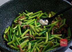 肉丝炒蒜苔的做法图解13