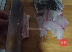 椒丝草鱼的做法图解1