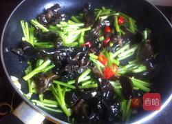 清炒木耳茼蒿的做法图解5