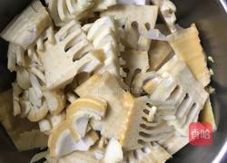 腊肉烧冬笋的做法图解1