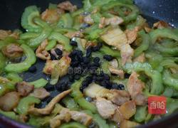 苦瓜炒肉的做法图解6