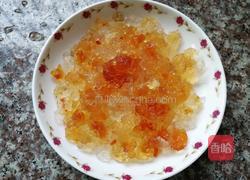 红枣牛奶炖桃胶的做法图解2