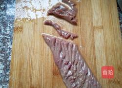 红罗卜洋葱炒猪腰的做法图解2