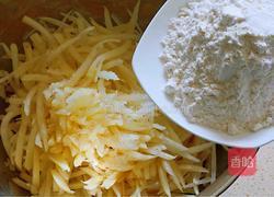 葱香土豆丝饼的做法图解2