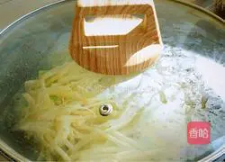 Illustration of how to make green onion potato shredded cake 7
