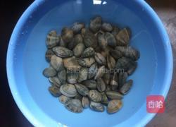 葱爆花蛤的做法图解1